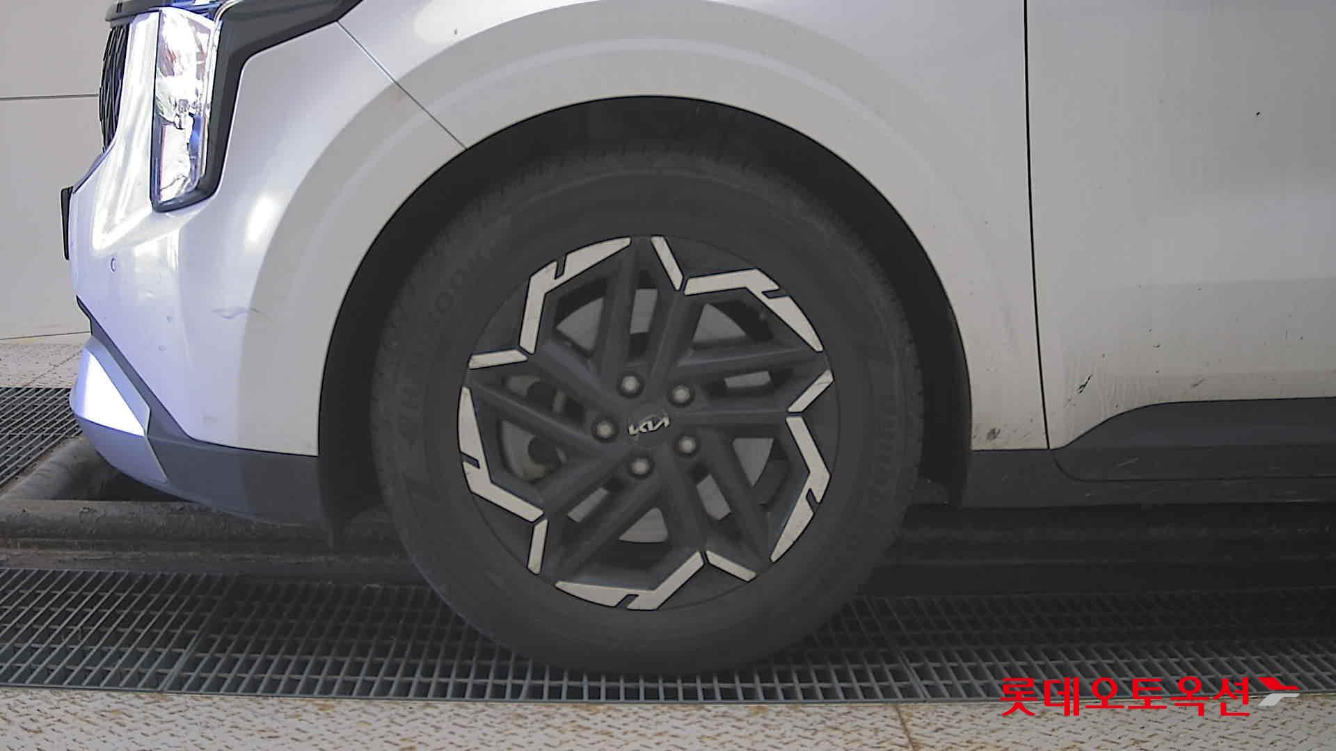 Kia Carnival - 25