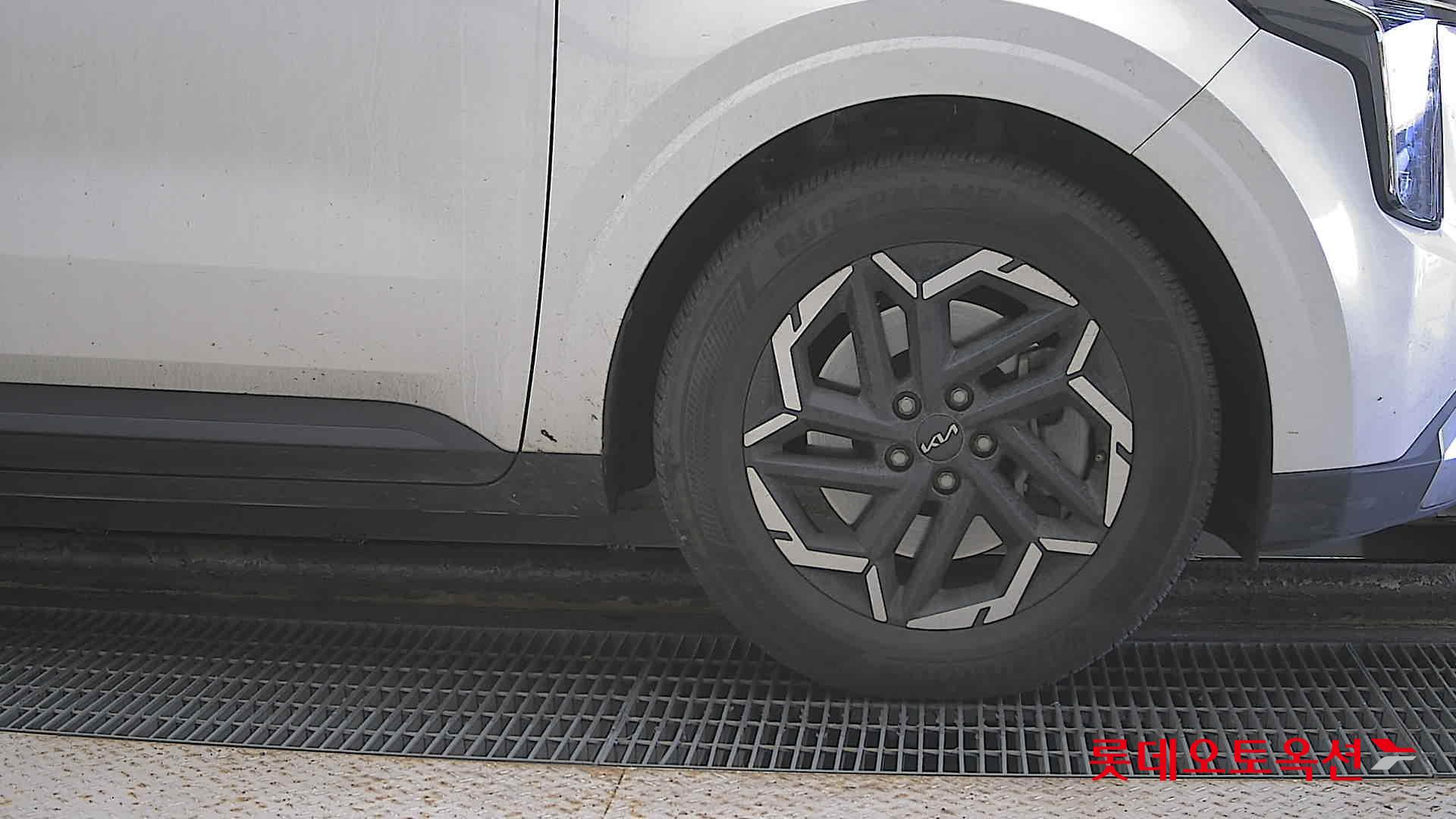 Kia Carnival - 27