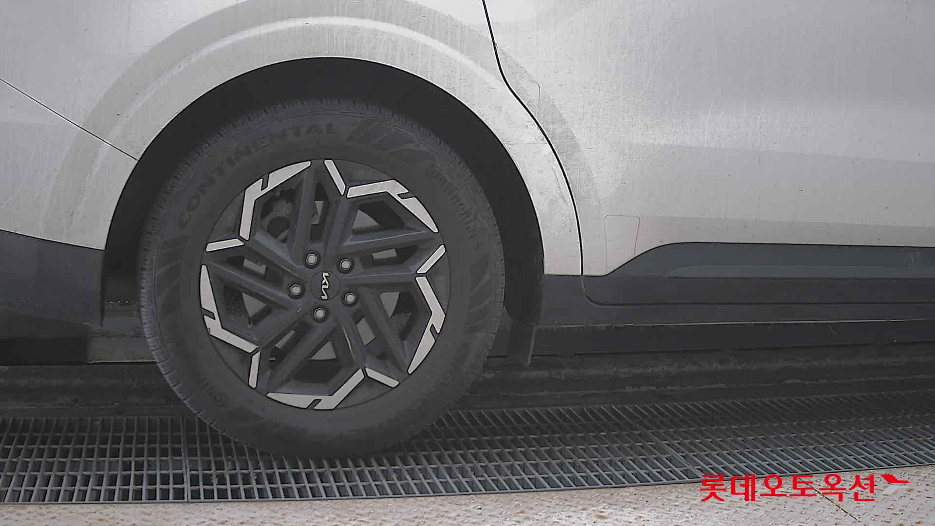 Kia Carnival - 28