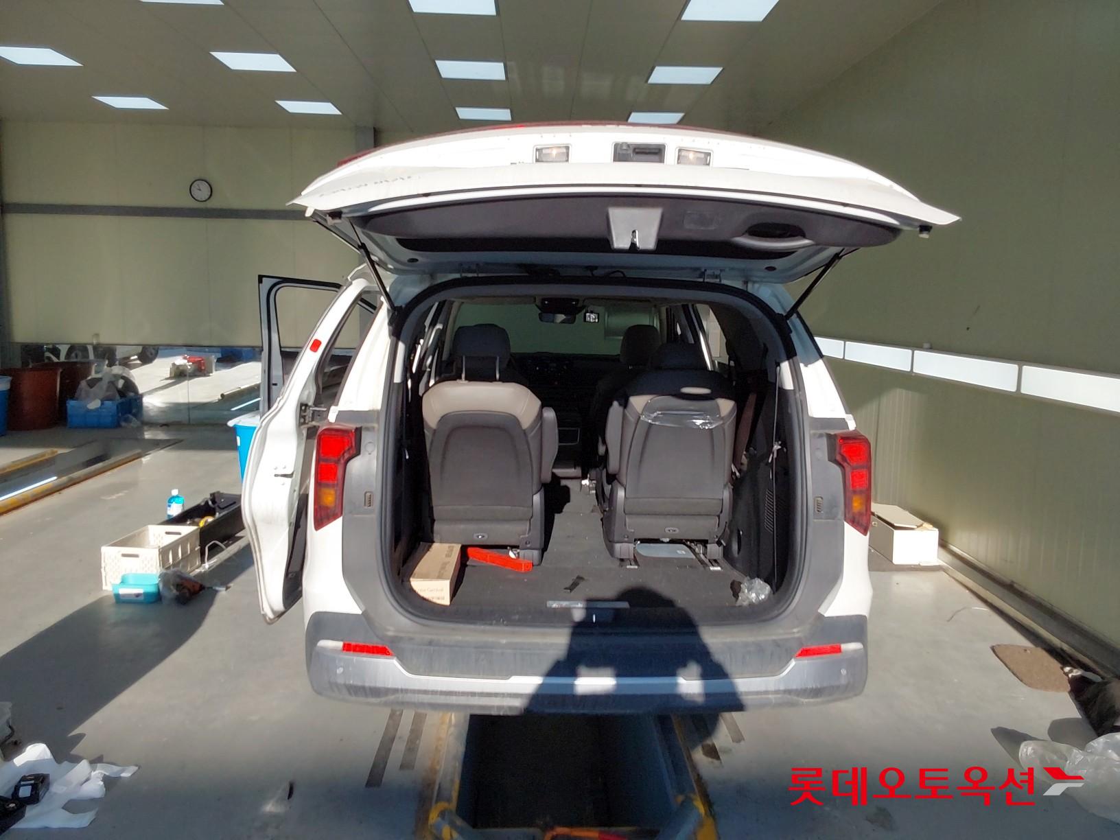 Kia Carnival - 9