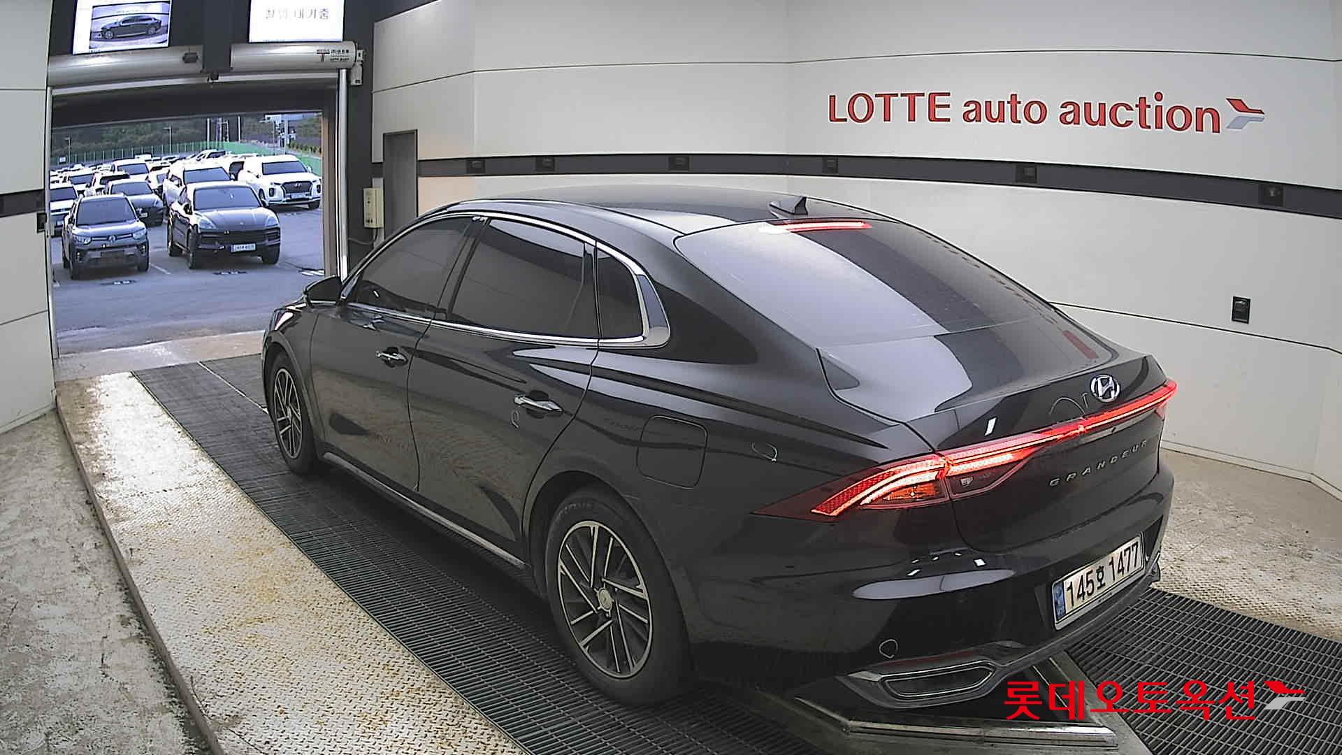 Hyundai Grandeur - 4
