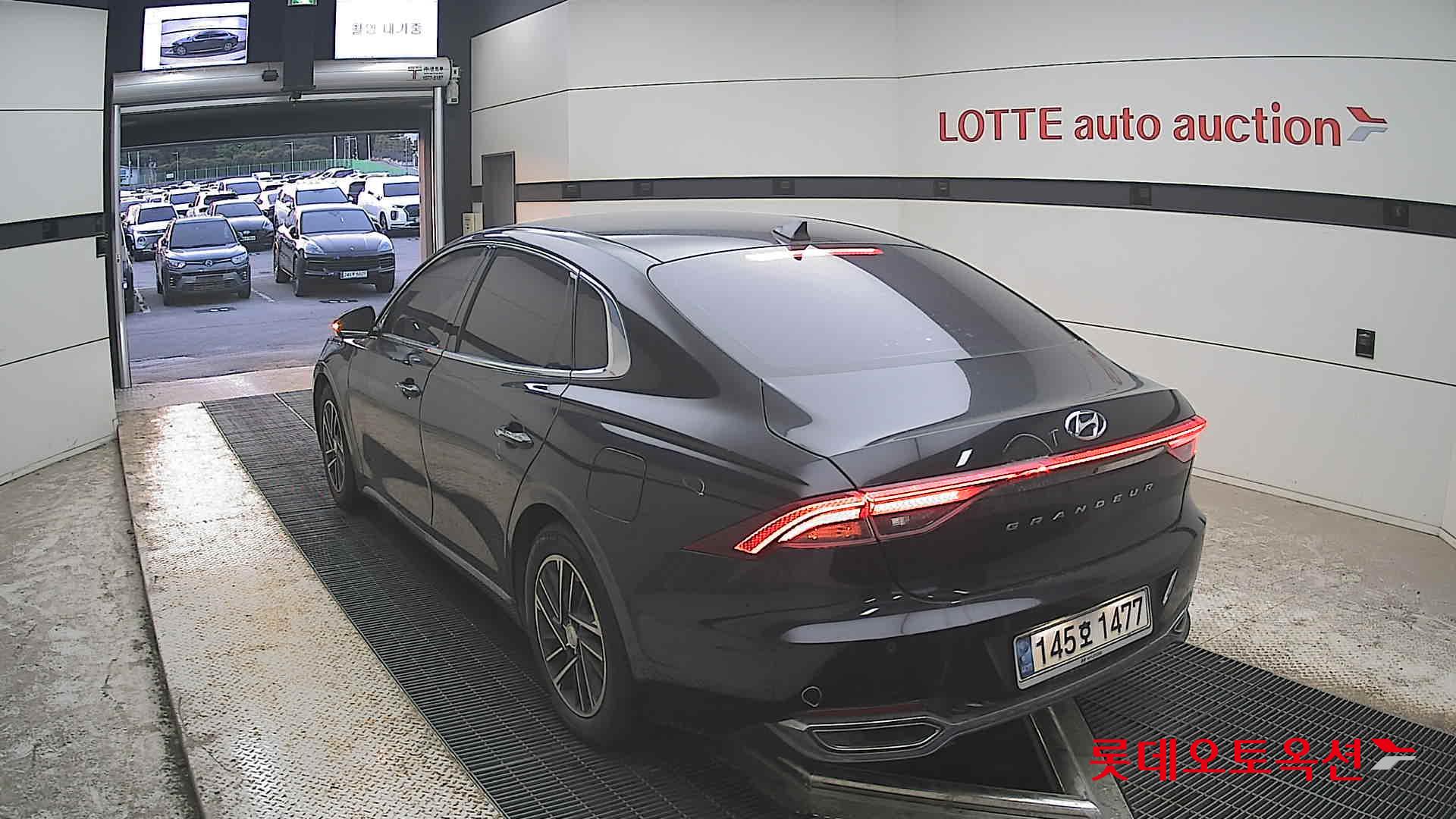 Hyundai Grandeur - 16