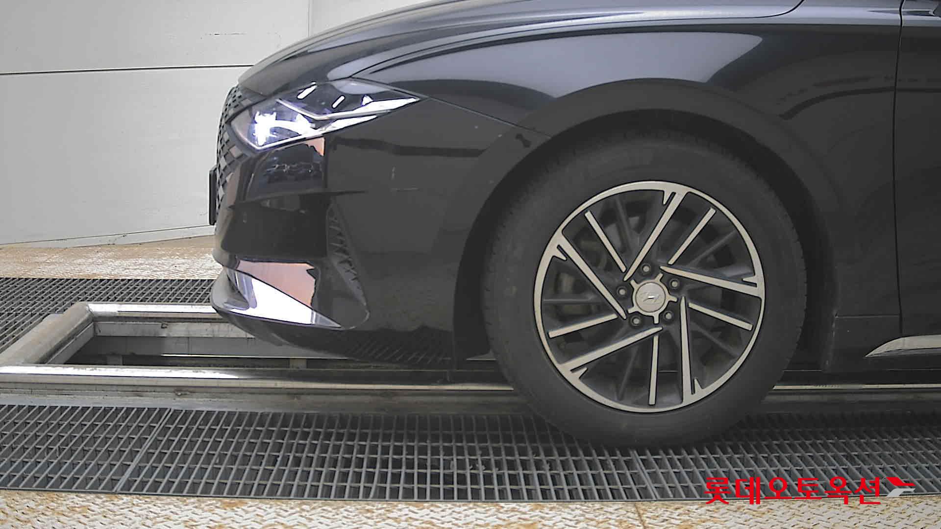 Hyundai Grandeur - 25