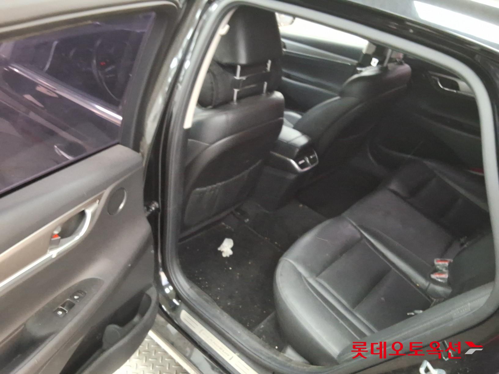 Hyundai Grandeur - 37