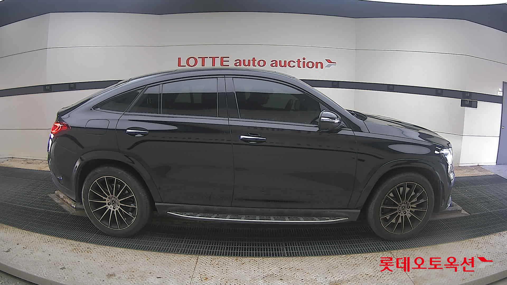 Mercedes-Benz GLE-Class - 21