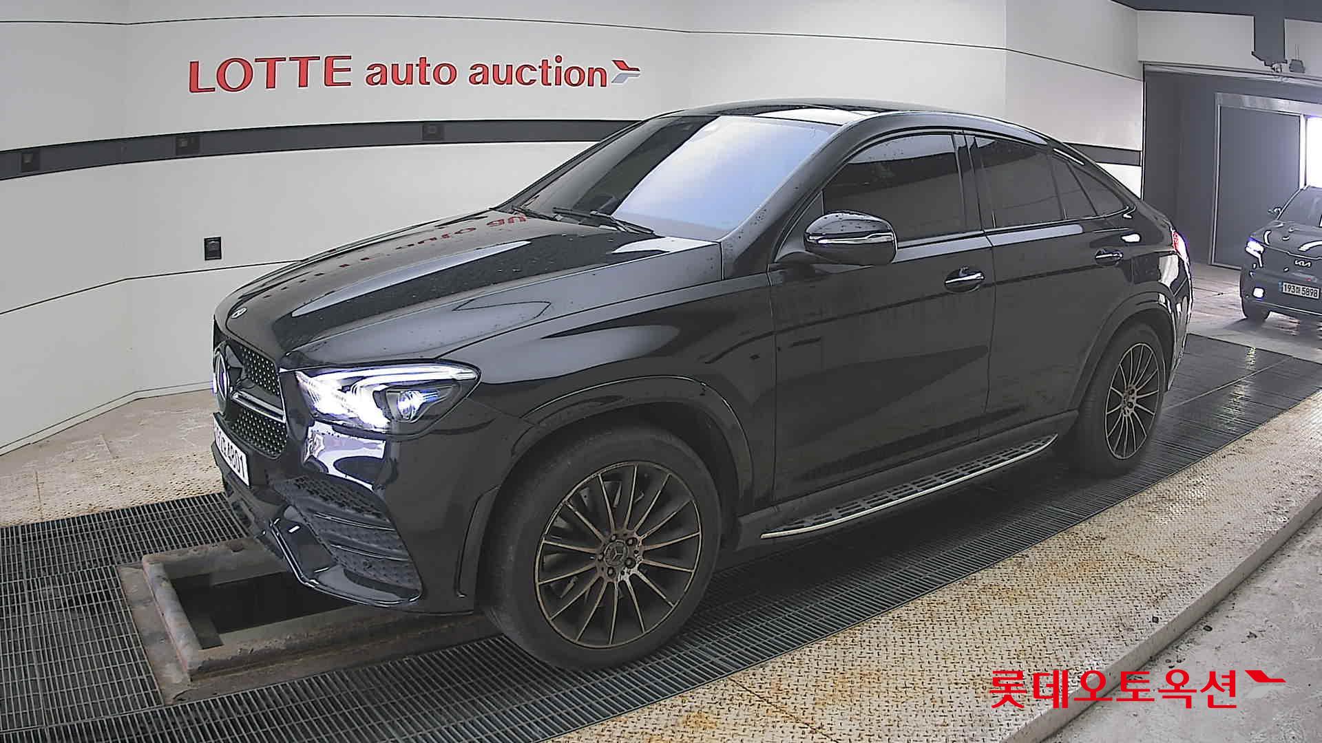 Mercedes-Benz GLE-Class - 11