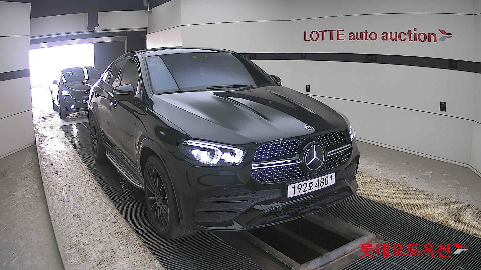 Mercedes-Benz GLE-Class - 24