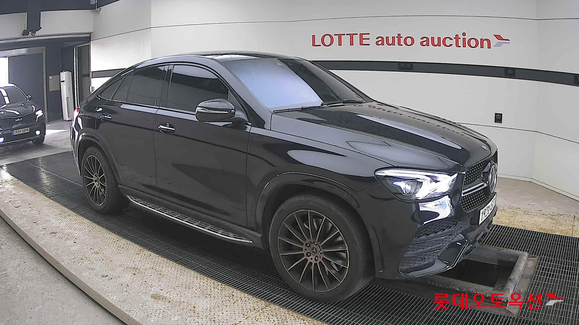 Mercedes-Benz GLE-Class - 23