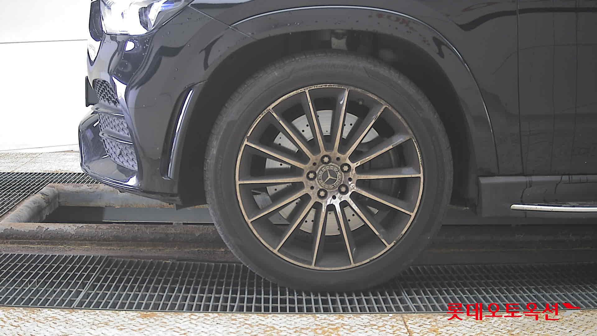 Mercedes-Benz GLE-Class - 25