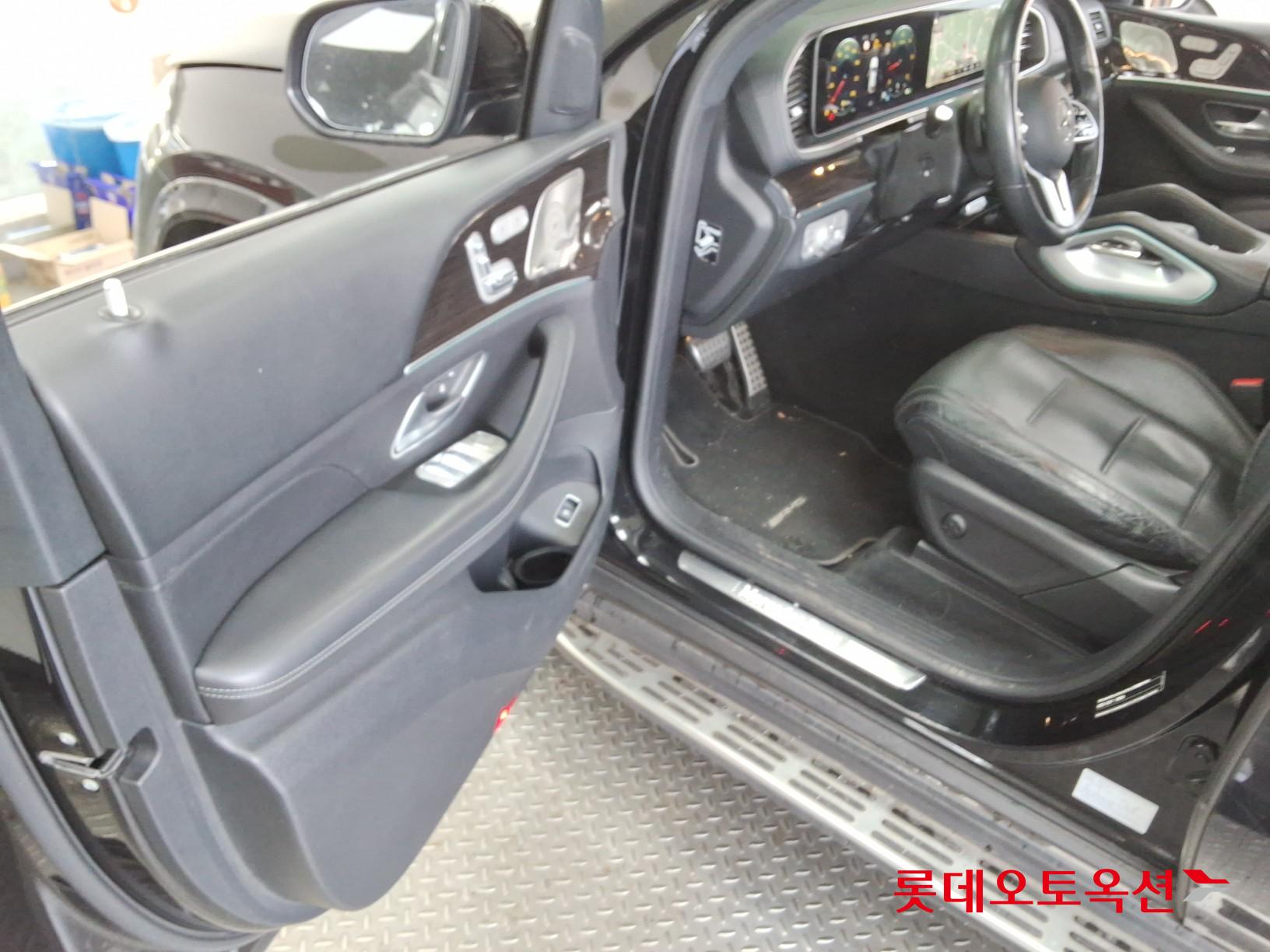 Mercedes-Benz GLE-Class - 36