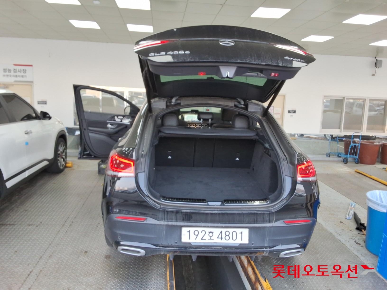 Mercedes-Benz GLE-Class - 38