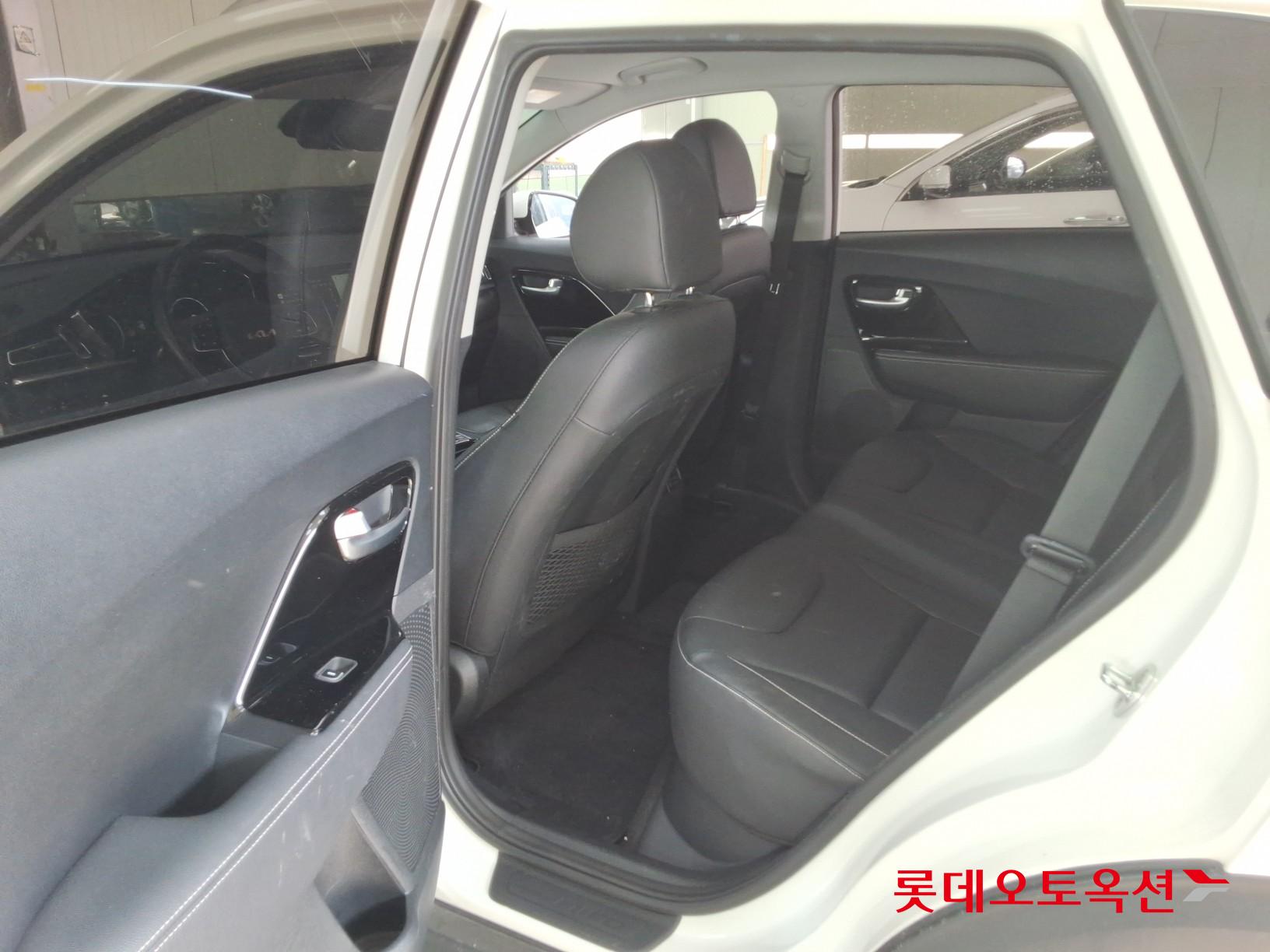 كيا نيرو 2022 - صورة 35