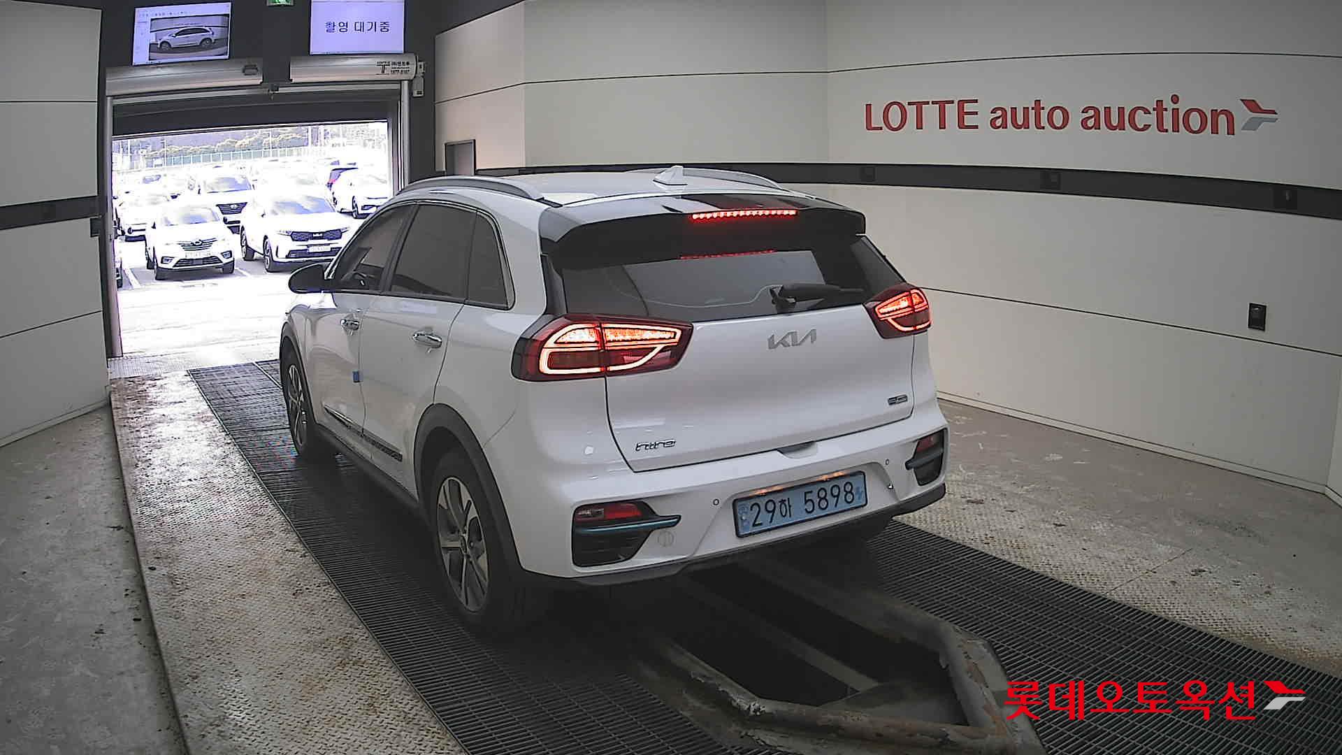 كيا نيرو 2022 - صورة 16