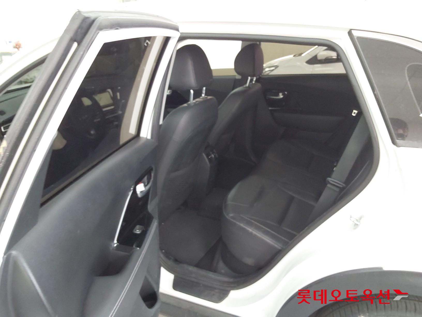 كيا نيرو 2022 - صورة 38