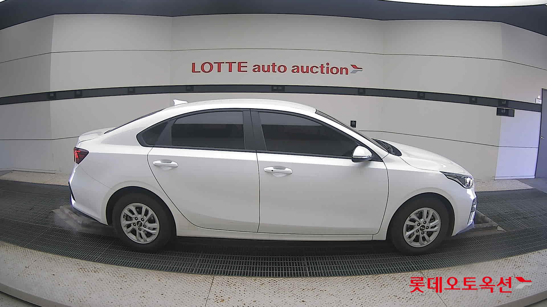 Kia K3 2021 Snow White Pearl из Кореи, фото 3