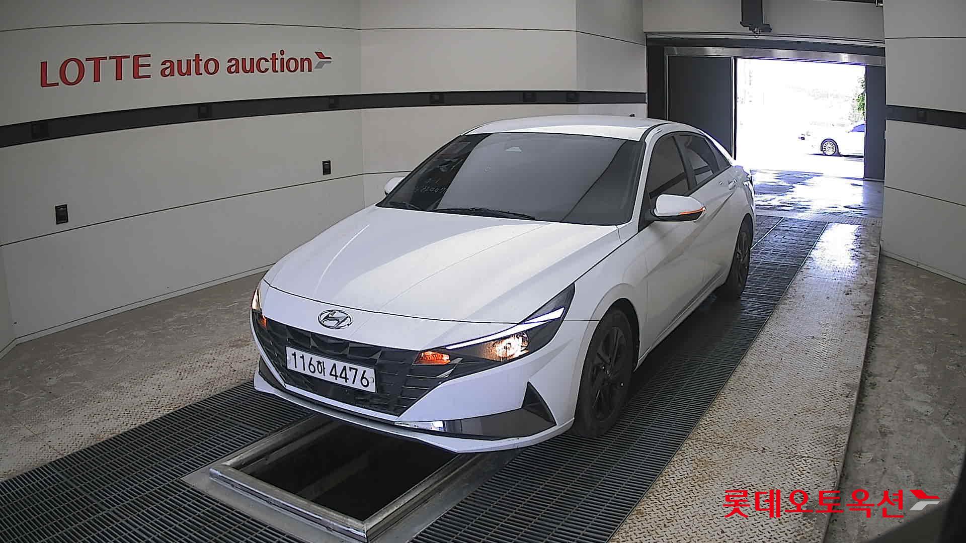 Hyundai Elantra - 10