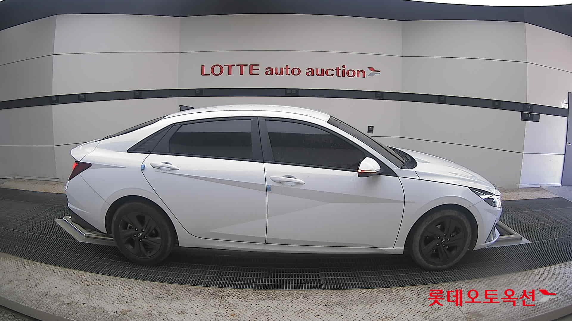 Hyundai Elantra - 21