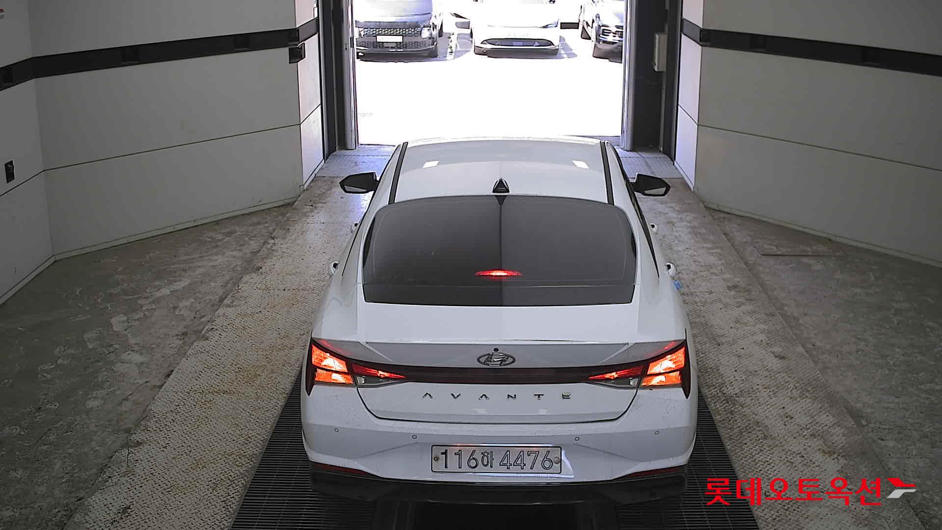 Hyundai Elantra - 17