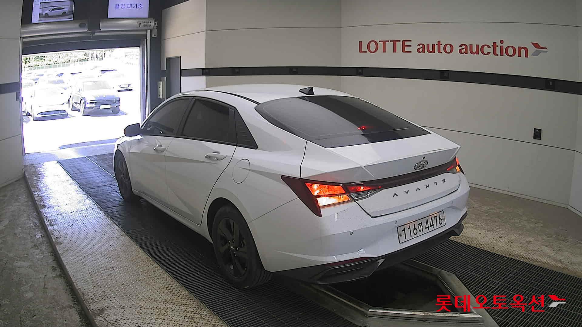 Hyundai Elantra - 4