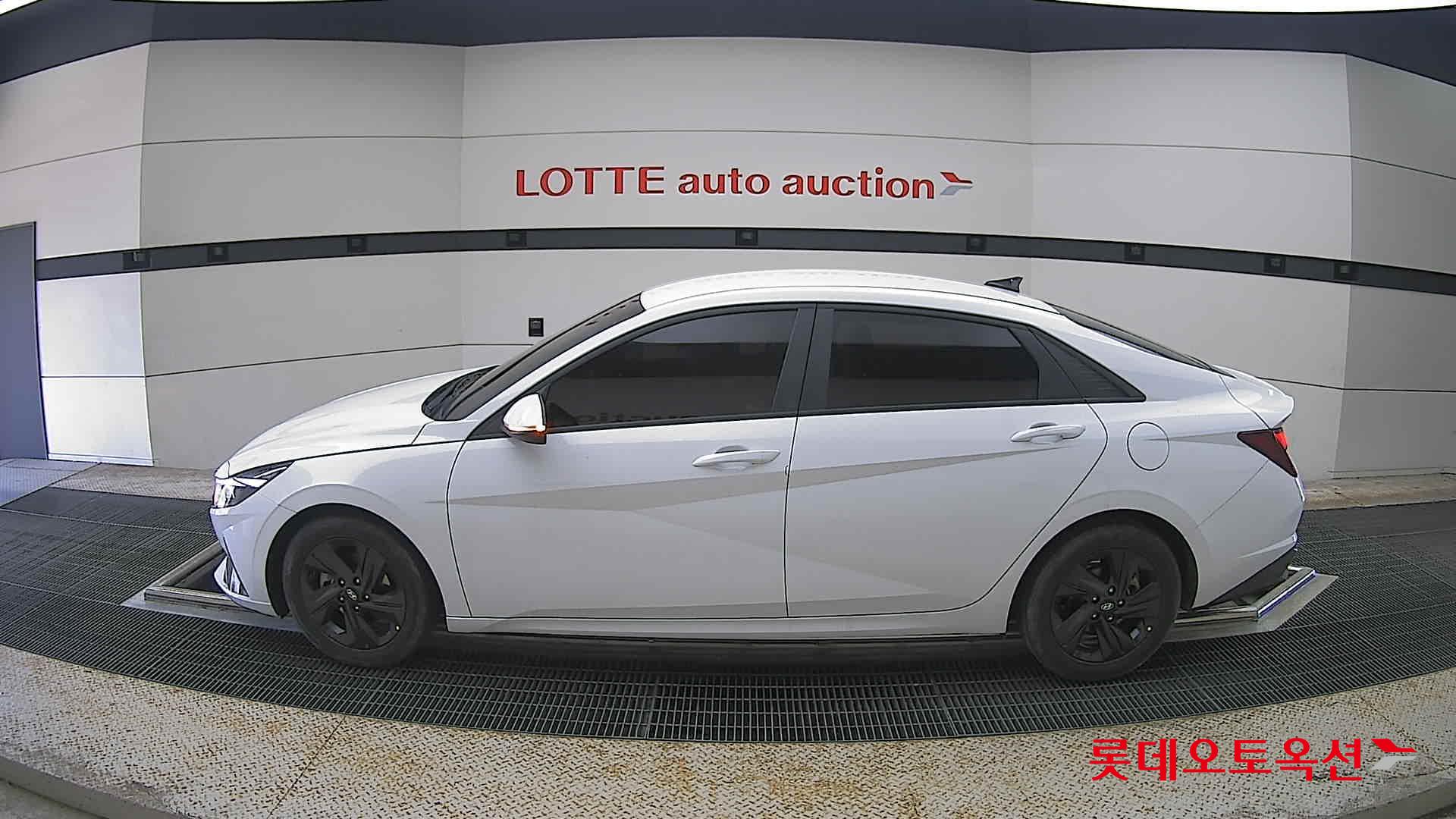 Hyundai Elantra - 13