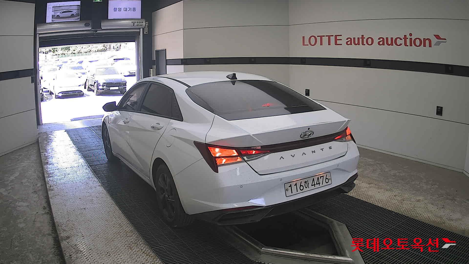 Hyundai Elantra - 16