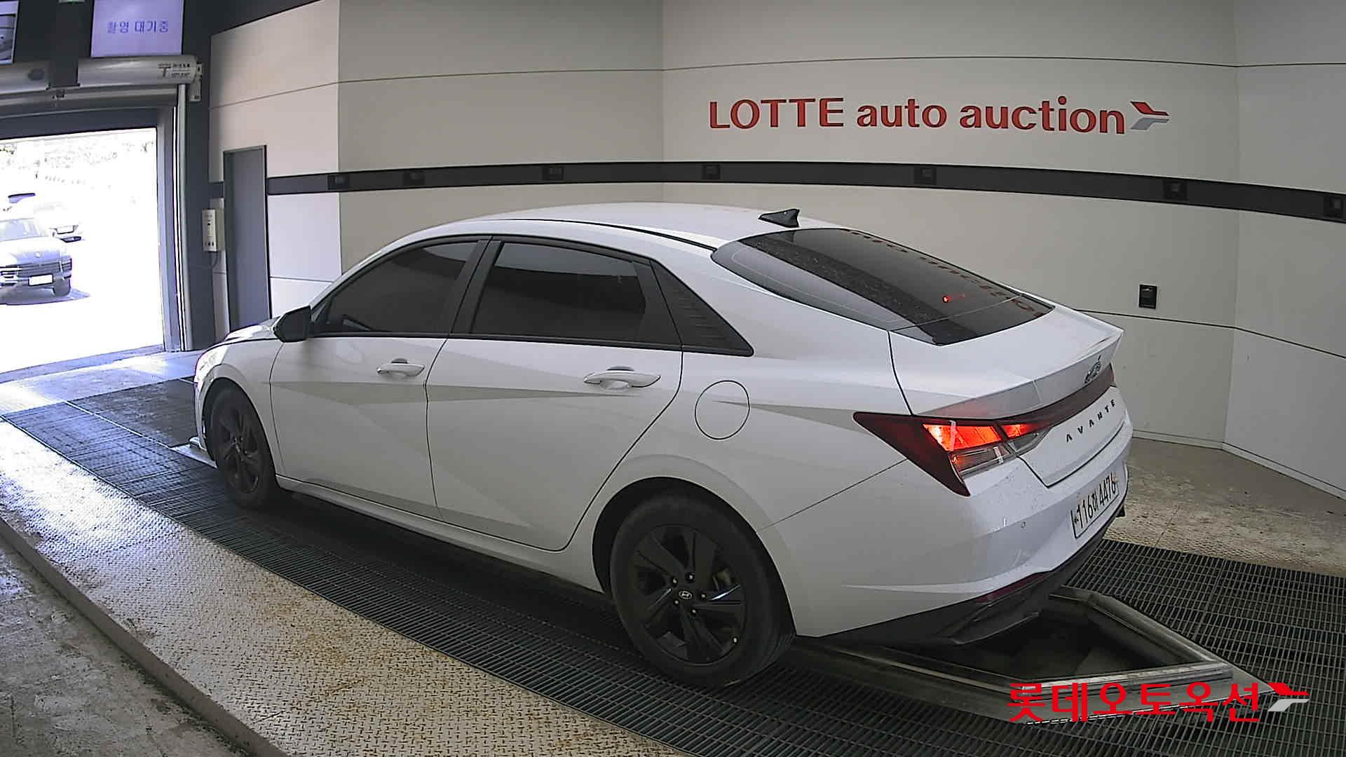 Hyundai Elantra - 15