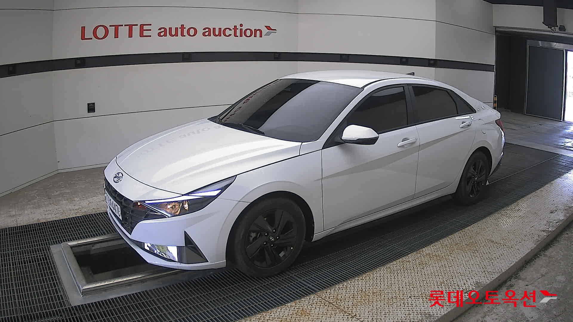 Hyundai Elantra - 11