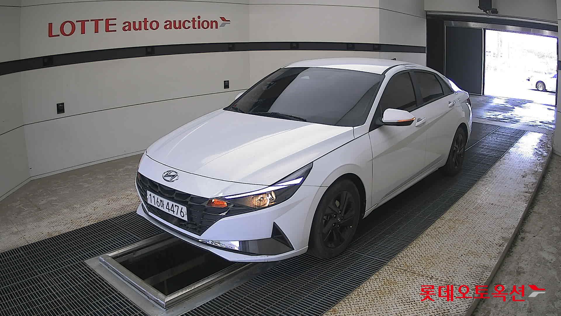 Hyundai Elantra - 3