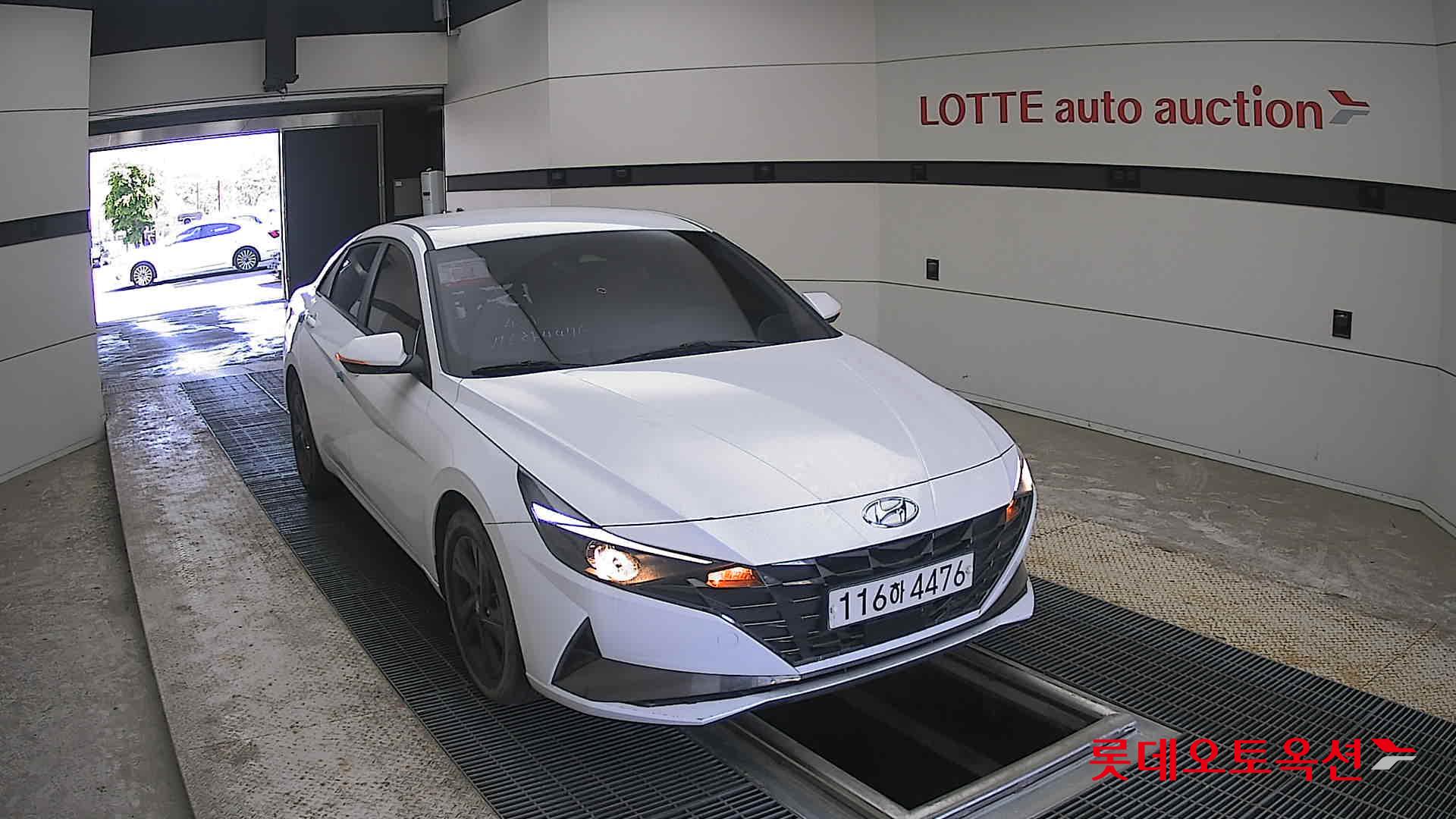 Hyundai Elantra - 24