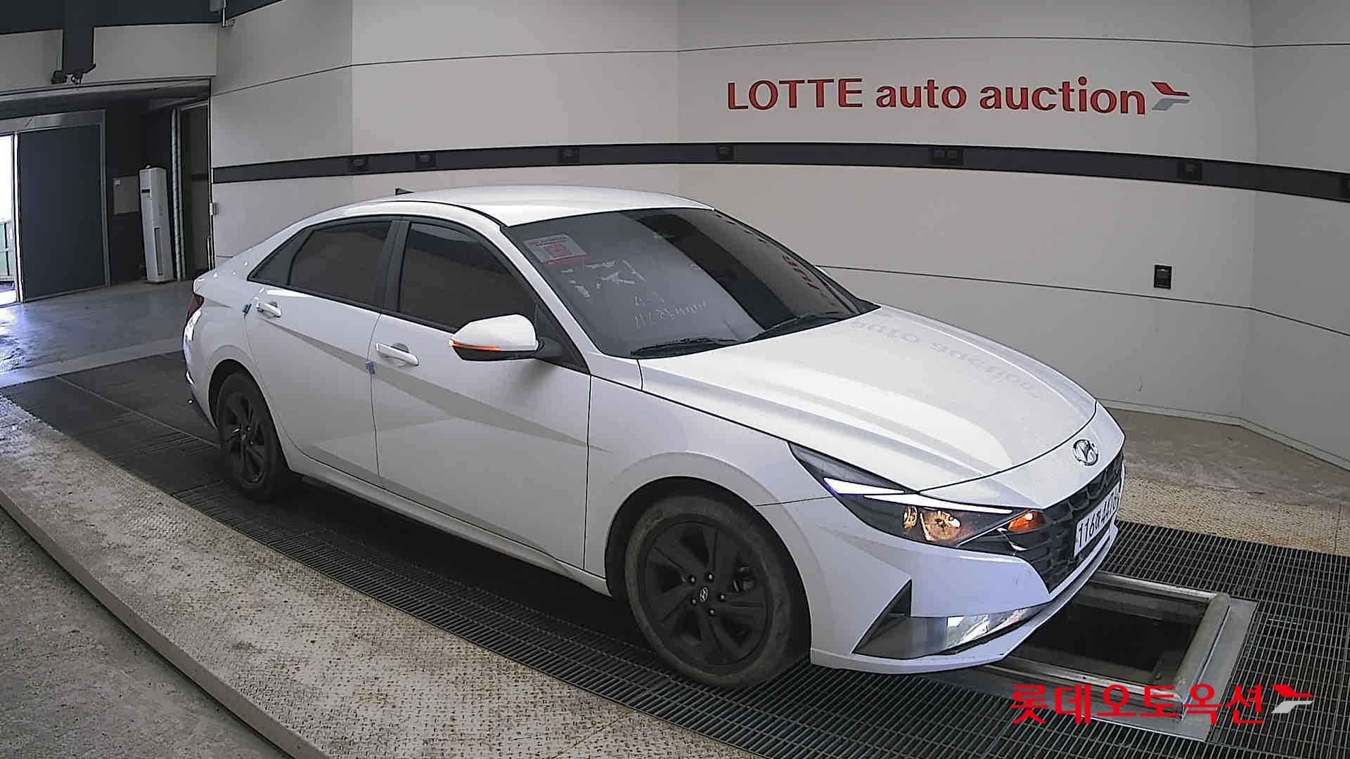 Hyundai Elantra - 23