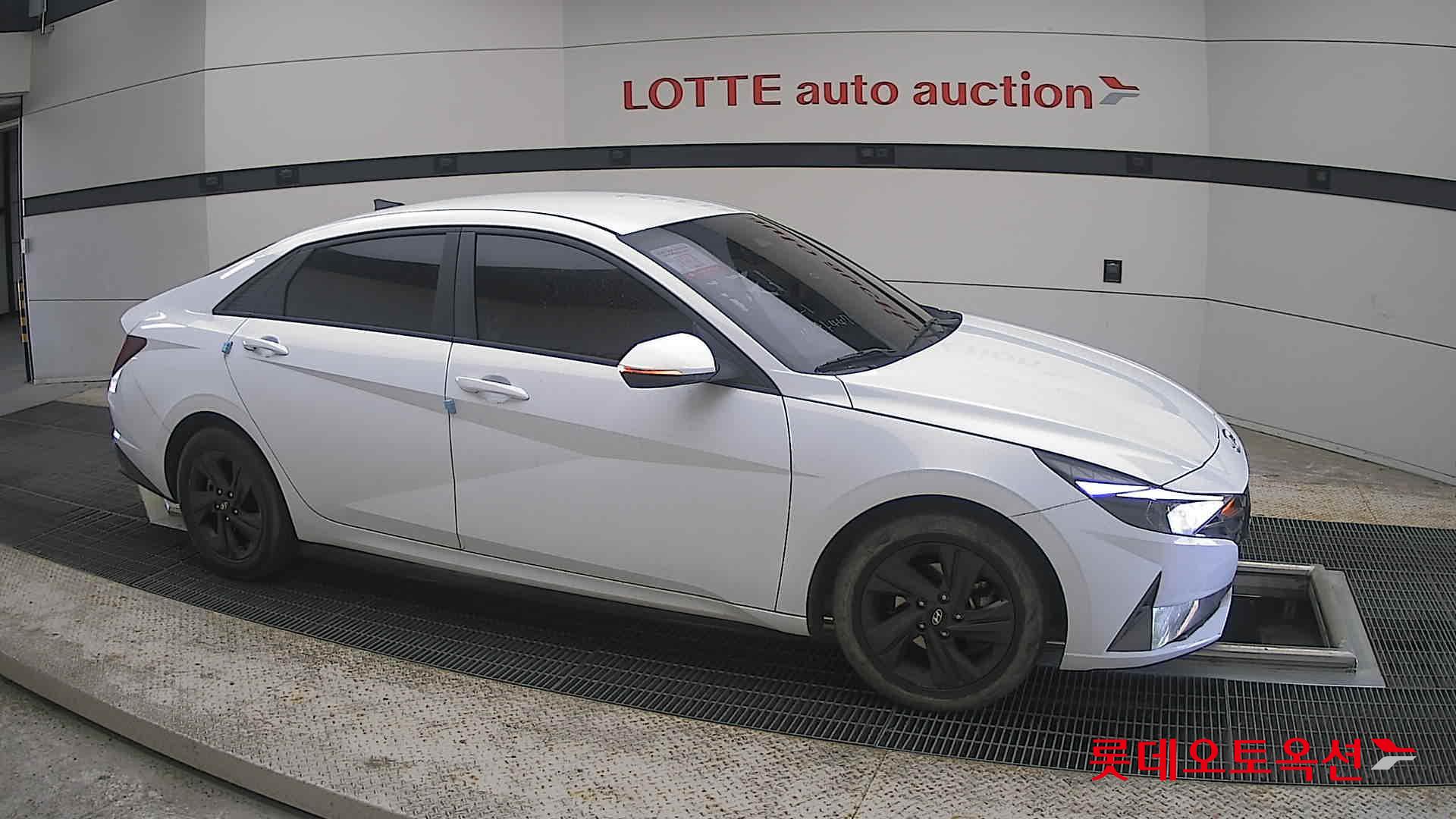 Hyundai Elantra - 22