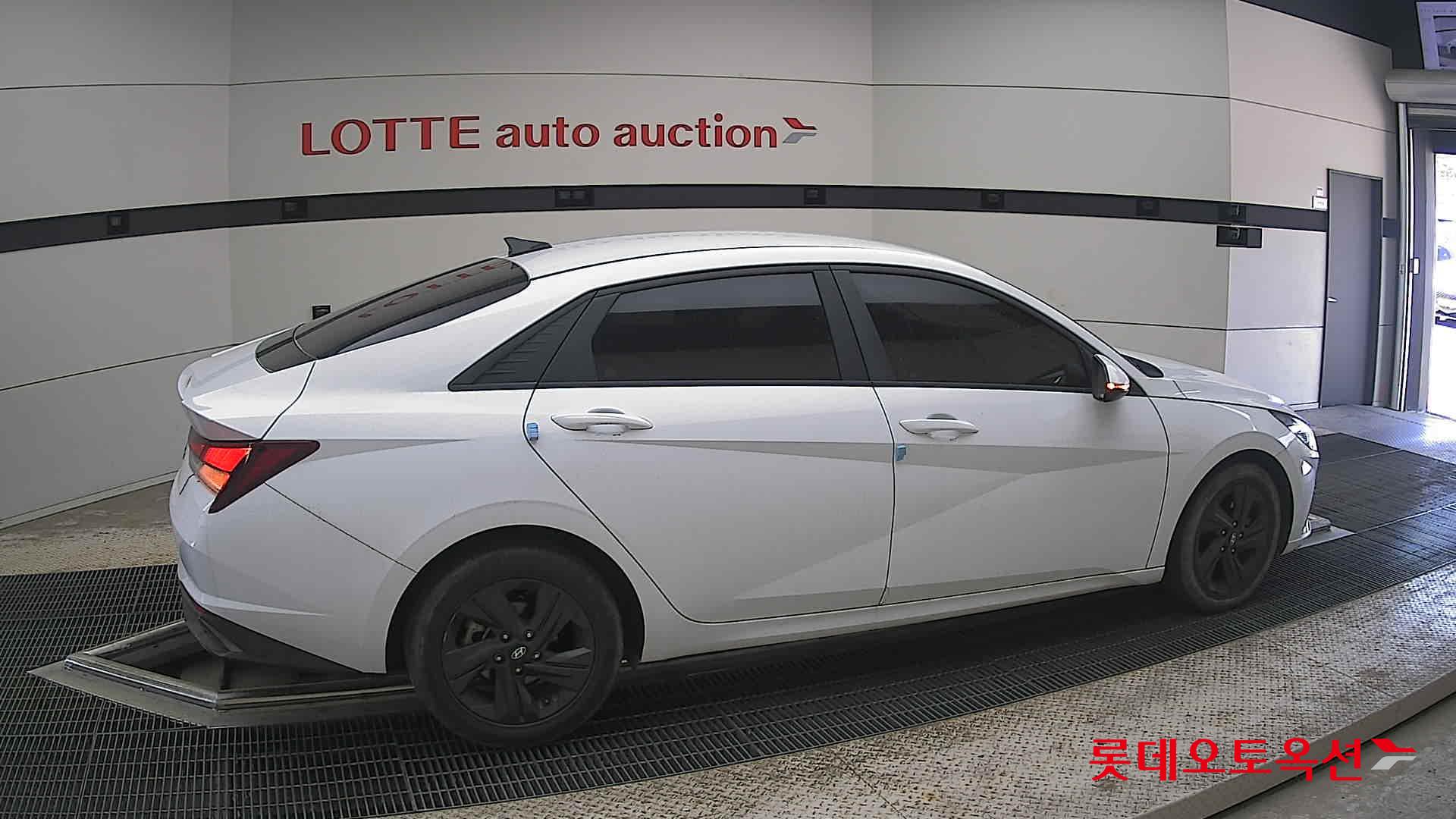 Hyundai Elantra - 20