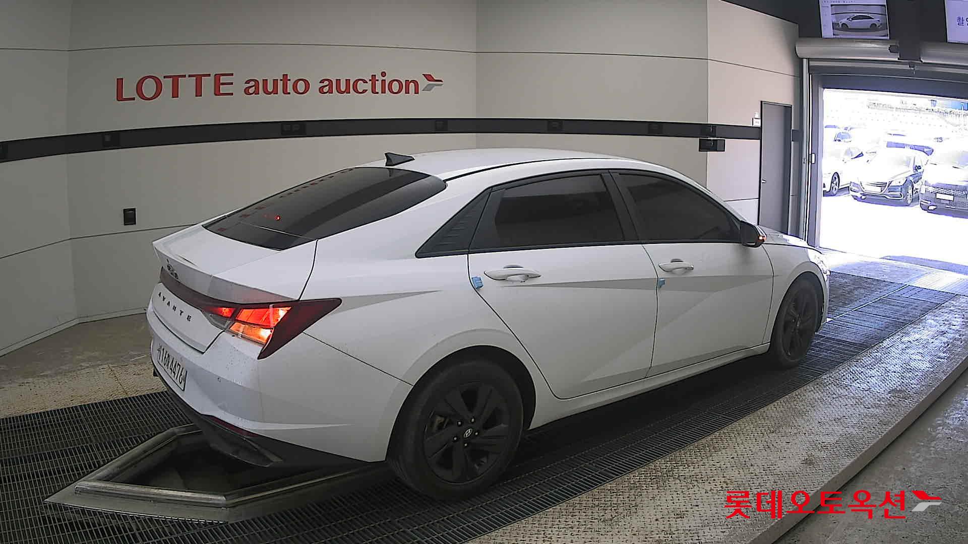 Hyundai Elantra - 19