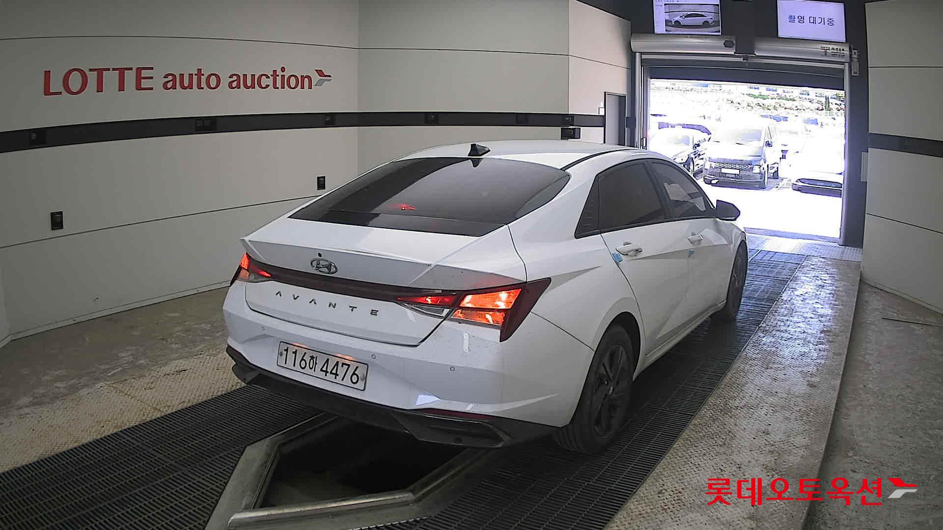 Hyundai Elantra - 18