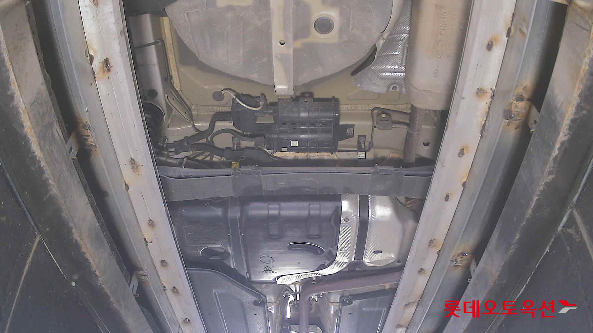 Hyundai Elantra - 2
