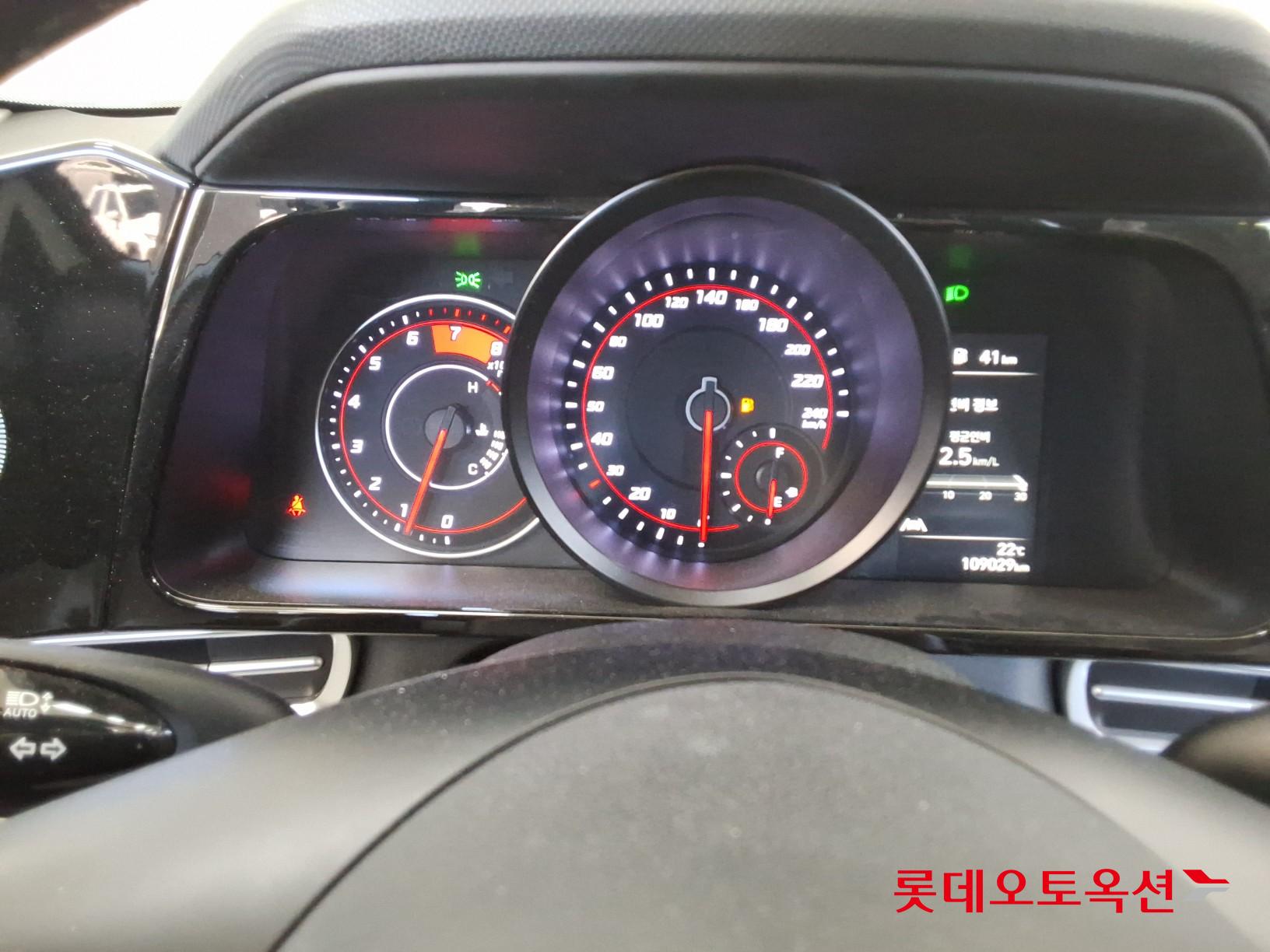Hyundai Elantra - 35