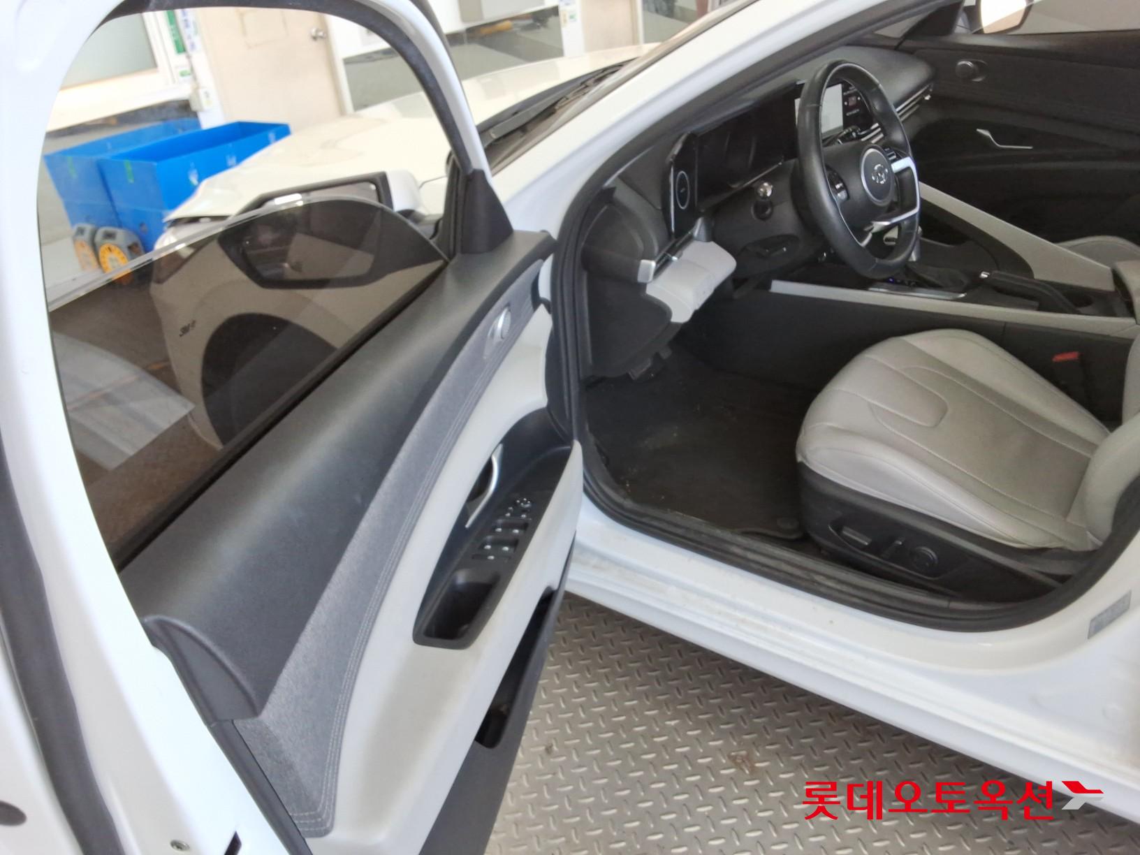 Hyundai Elantra - 37