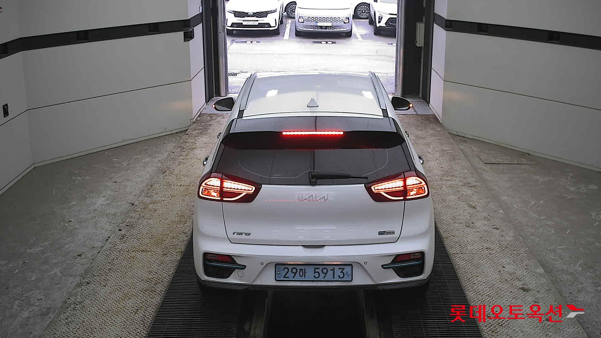 Kia Niro EV 2022 Snow White Pearl (optional) из Кореи, фото 5