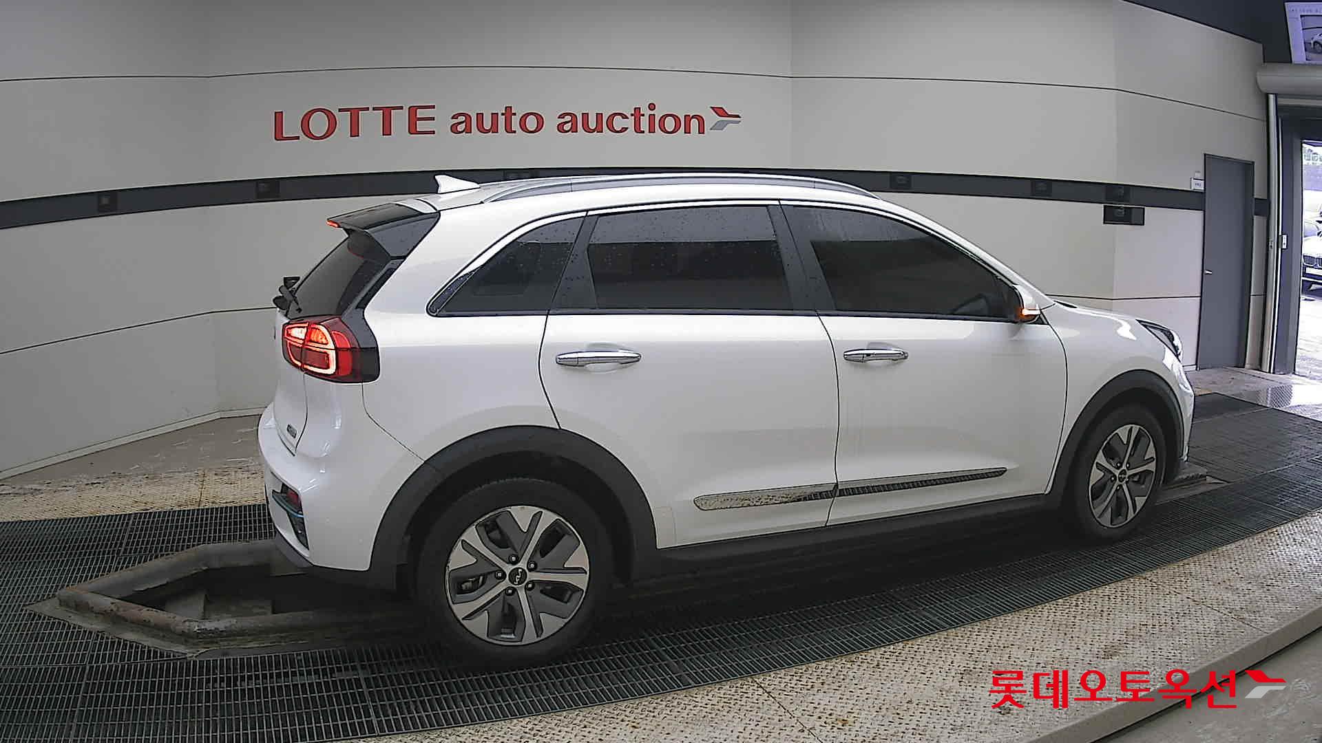 Kia Niro EV id 3809994 из Кореи 18