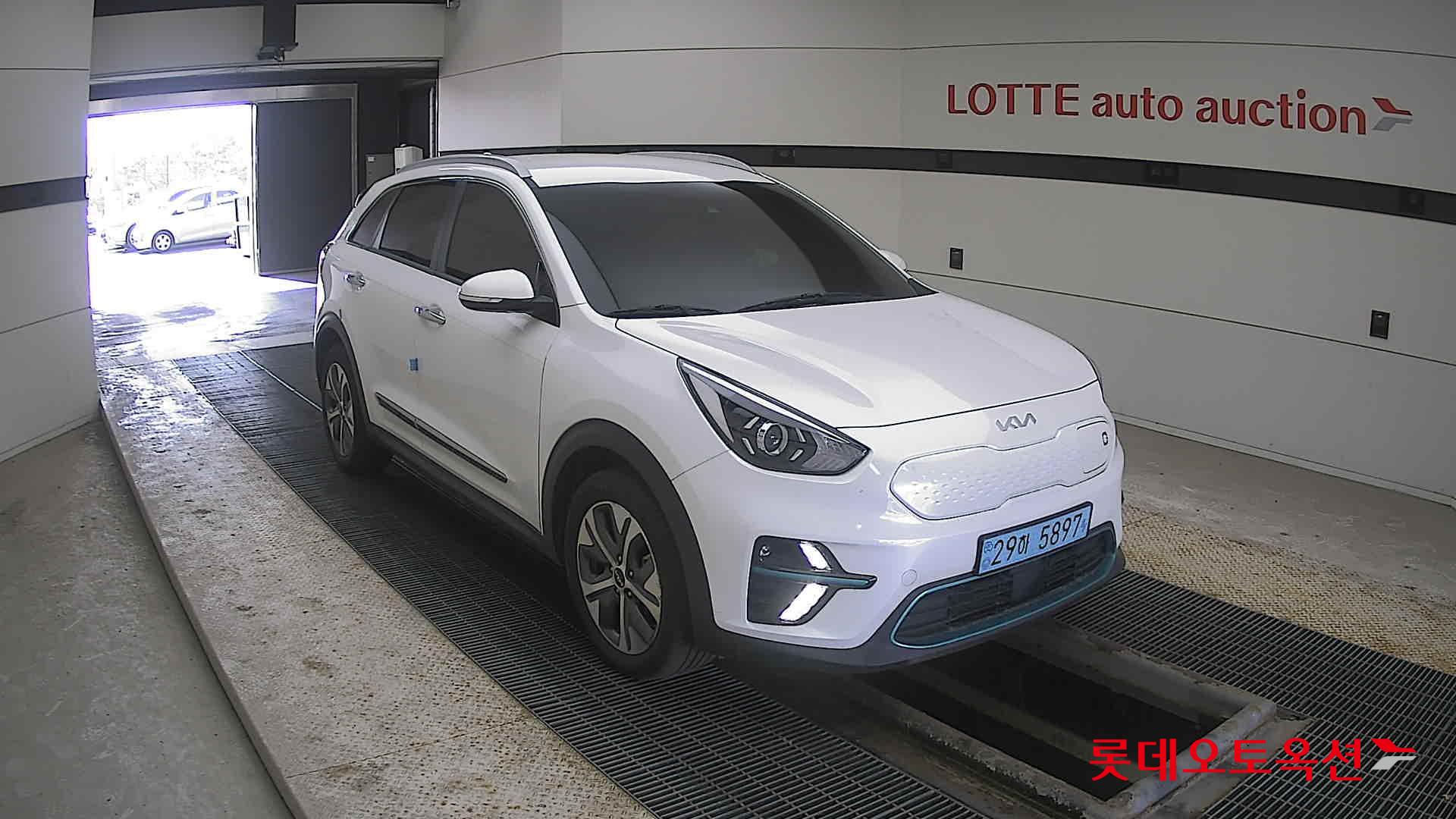 Kia Niro EV 2022 Snow White Pearl (optional) из Кореи, фото 2