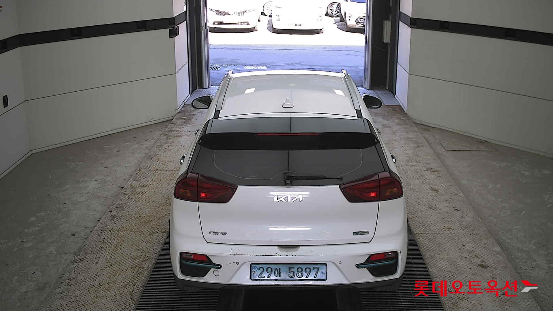 Kia Niro EV 2022 Snow White Pearl (optional) из Кореи, фото 5