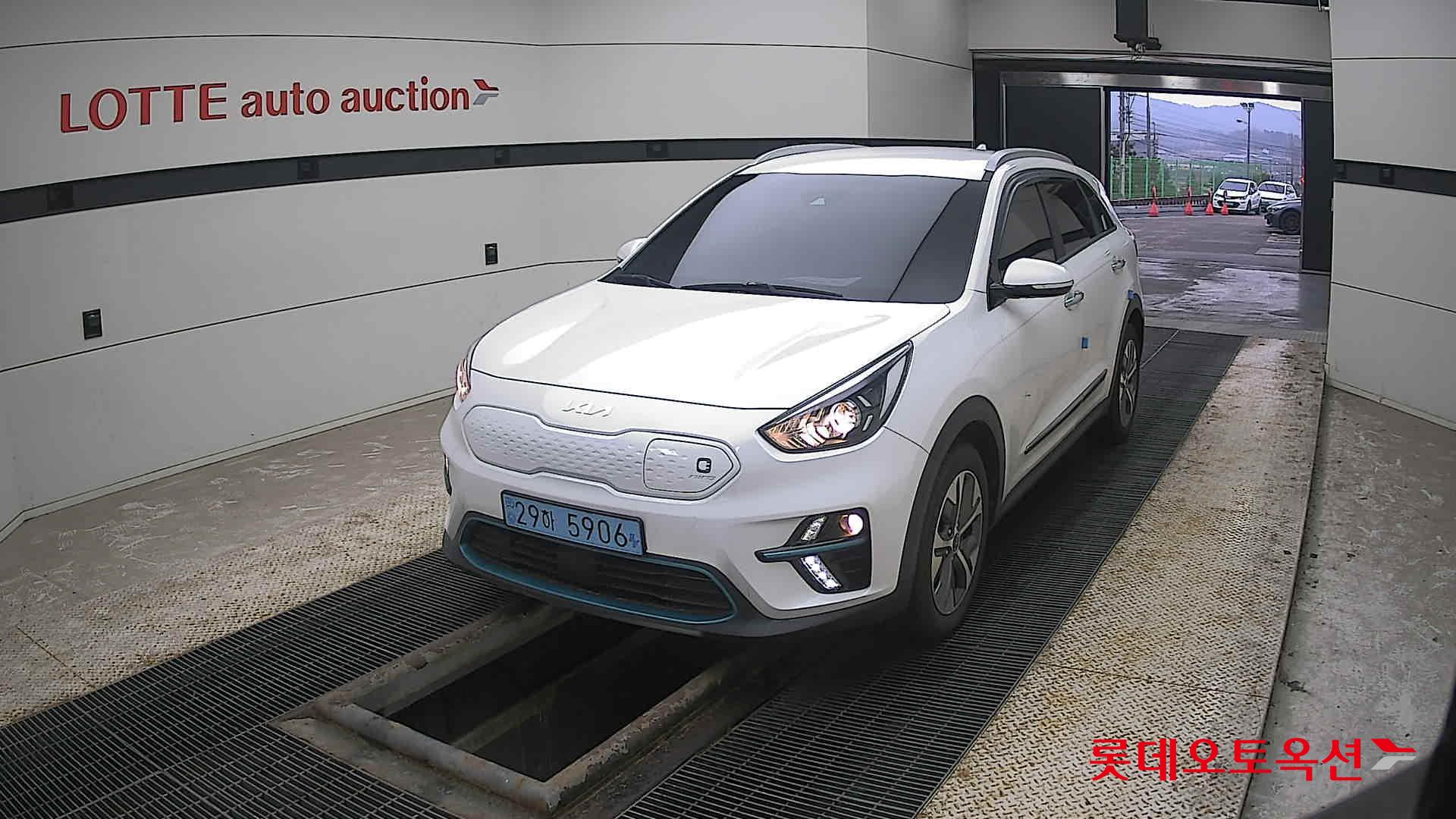 Kia Niro EV 2022 Snow White Pearl (optional) из Кореи