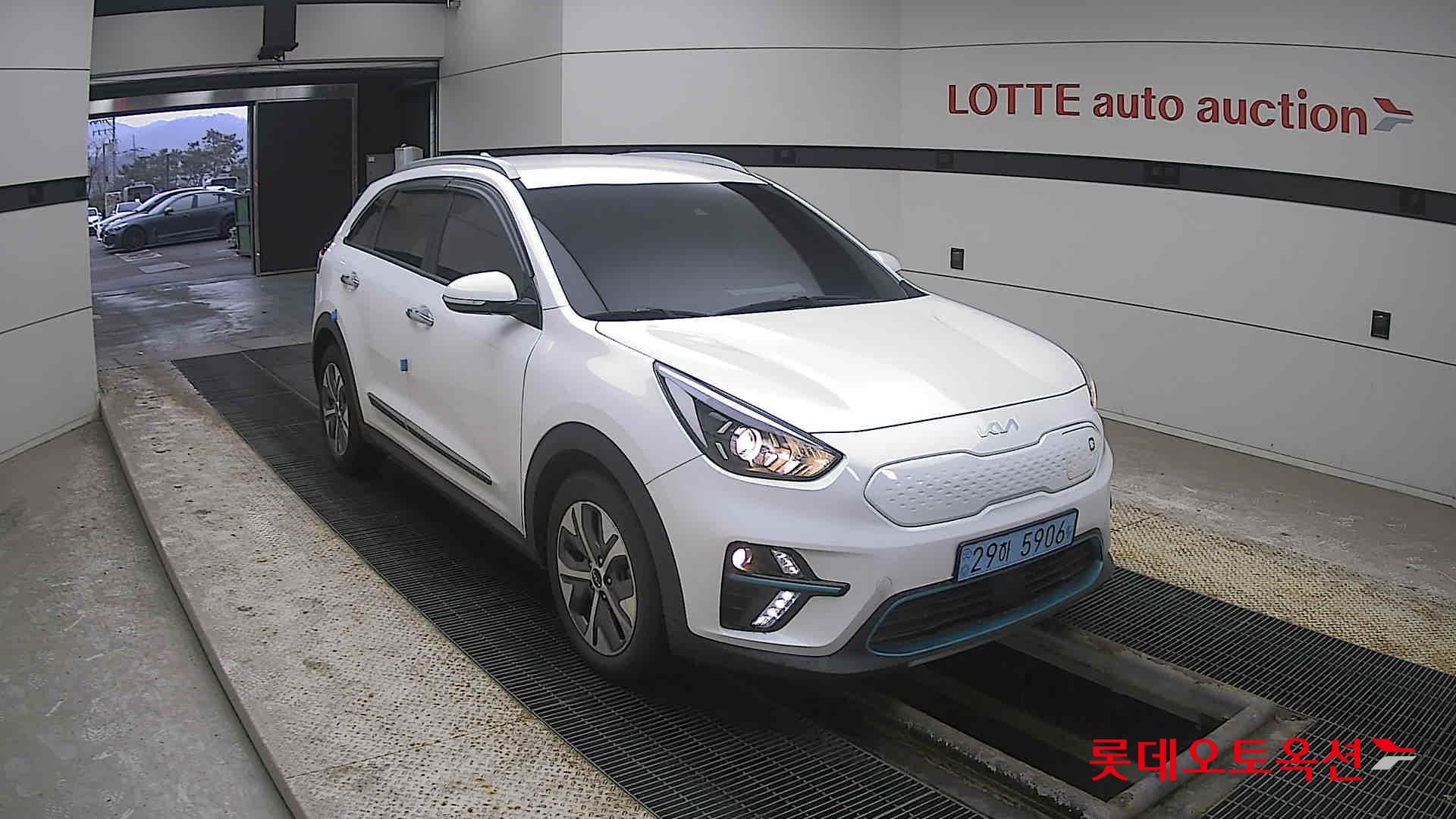 Kia Niro EV 2022 Snow White Pearl (optional) из Кореи, фото 2