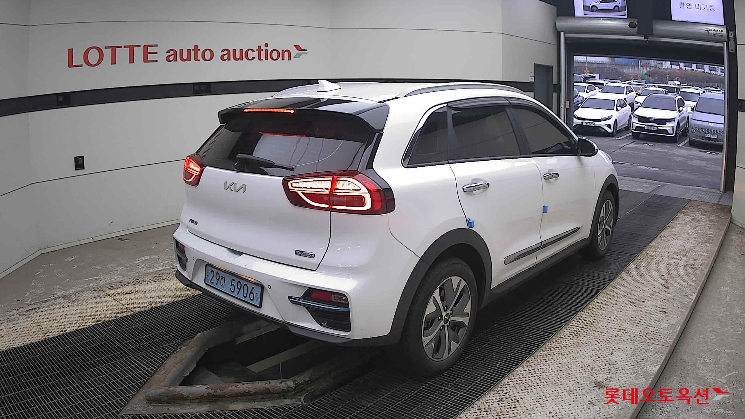 Kia Niro EV 2022 Snow White Pearl (optional) из Кореи, фото 4