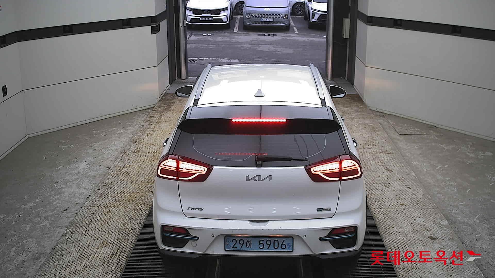 Kia Niro EV 2022 Snow White Pearl (optional) из Кореи, фото 5