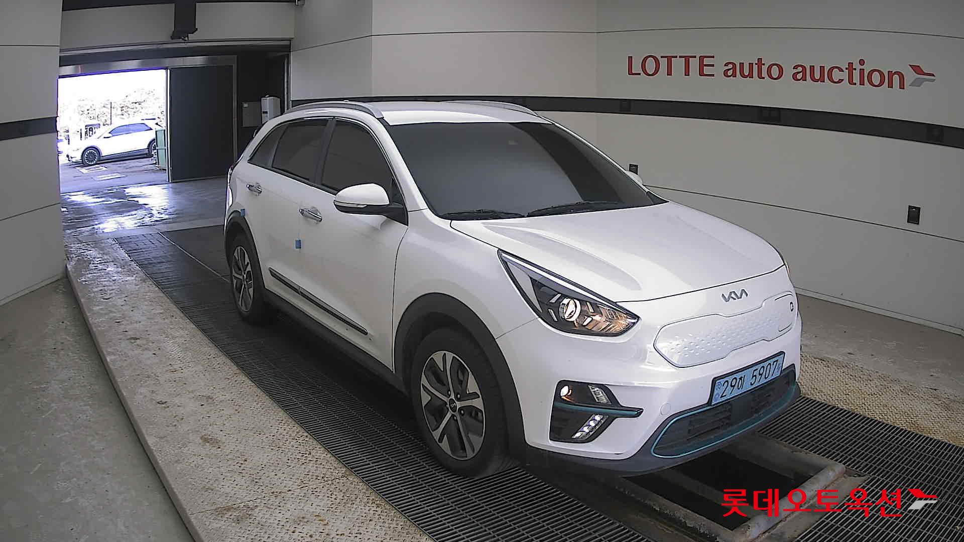 Kia Niro EV 2022 Snow White Pearl (optional) из Кореи, фото 2