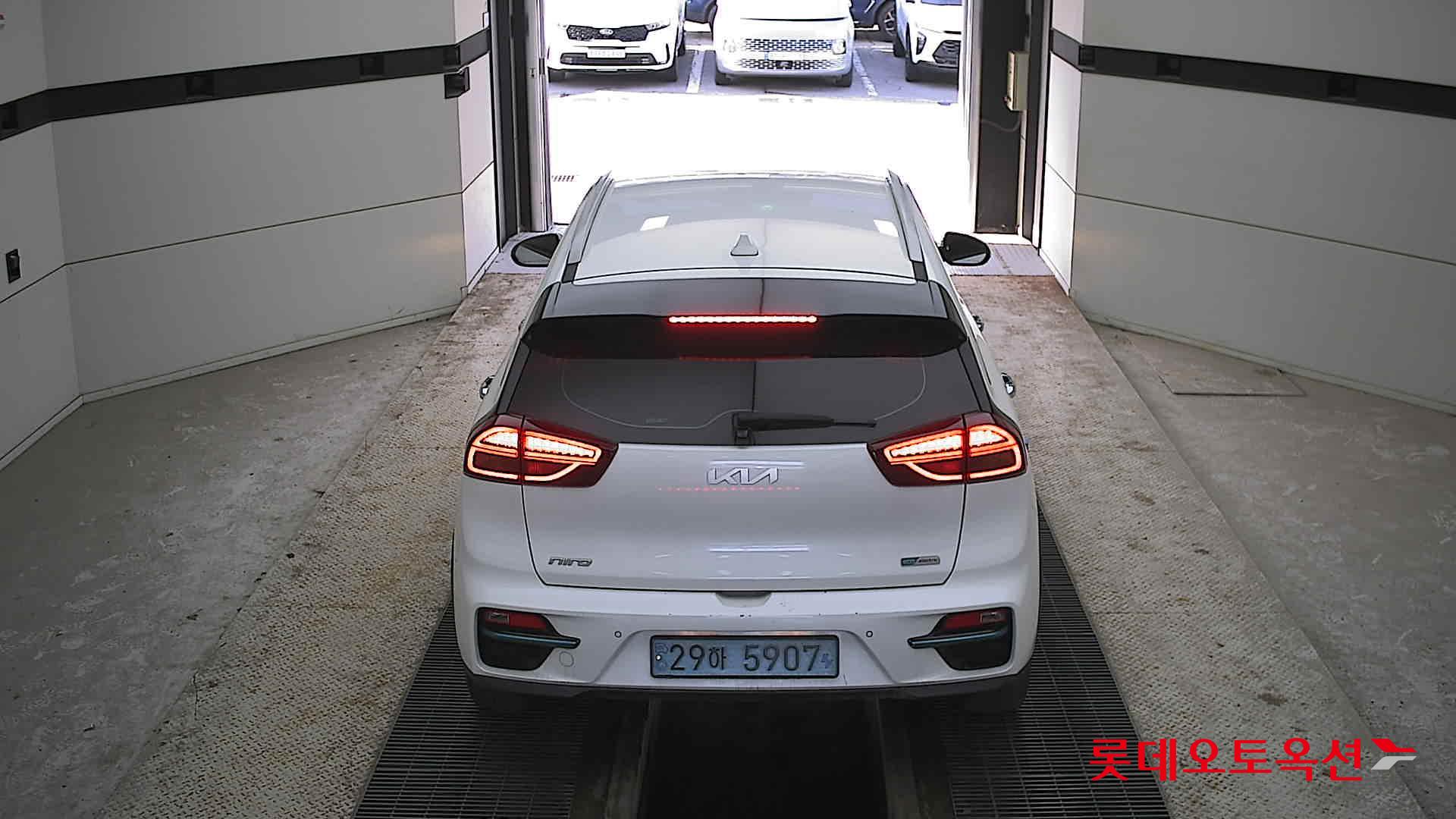 Kia Niro EV 2022 Snow White Pearl (optional) из Кореи, фото 5