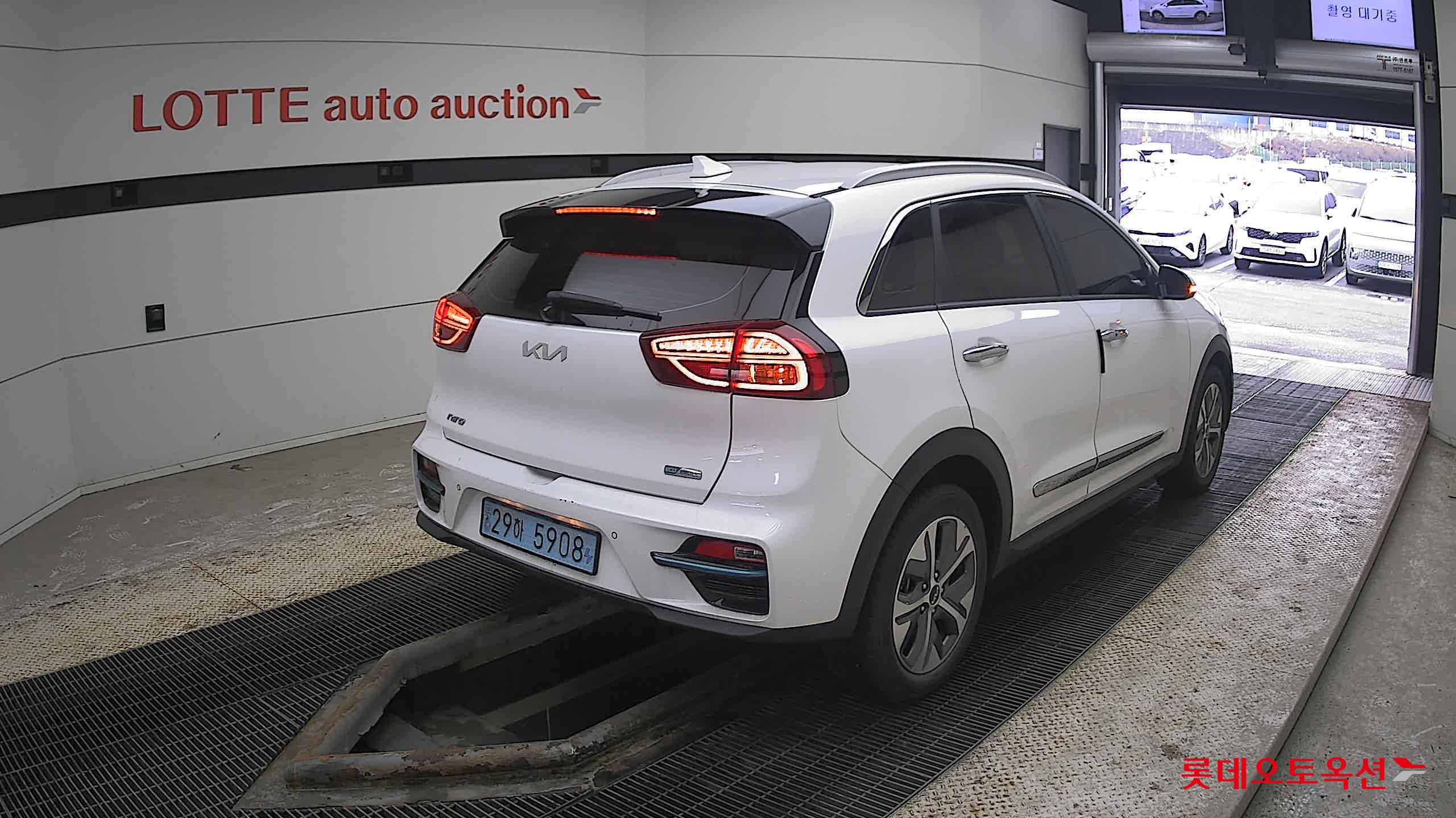 Kia Niro EV 2022 Snow White Pearl (optional) из Кореи, фото 4