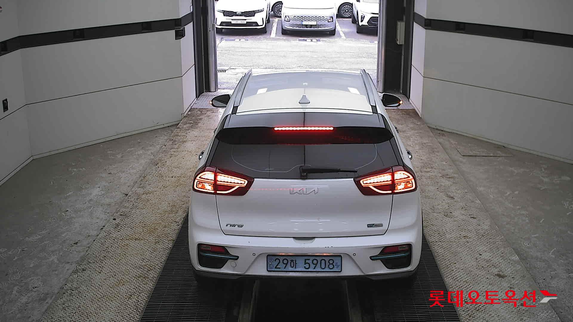 Kia Niro EV 2022 Snow White Pearl (optional) из Кореи, фото 5