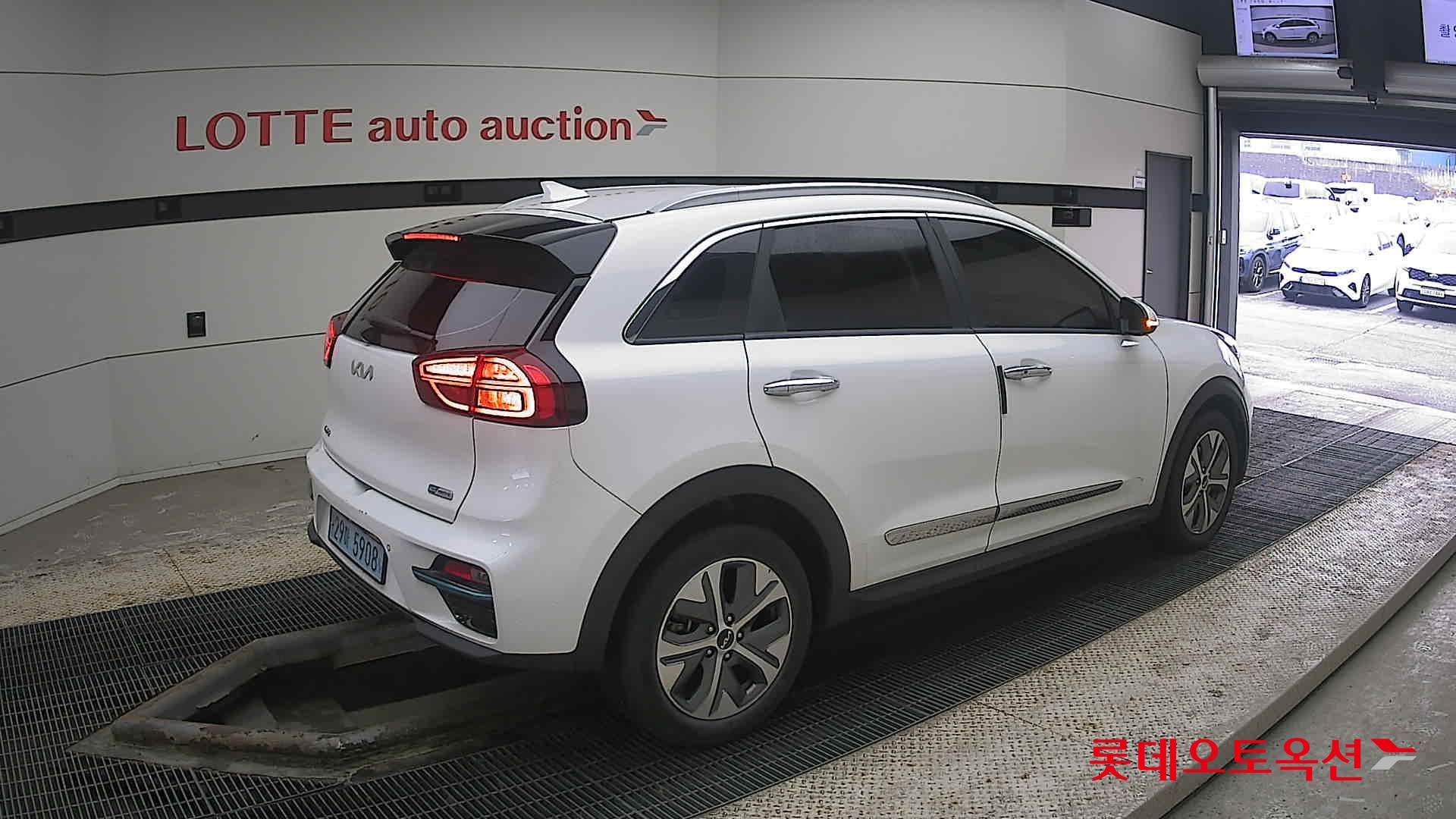 Kia Niro EV id 3809926 из Кореи 19